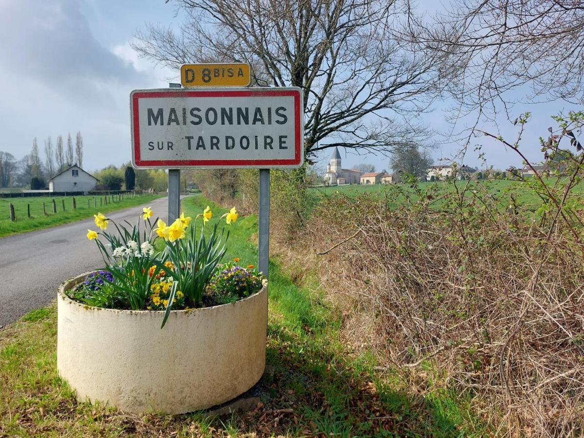 "Le Petit Bonheur" Gite Van 4 Tot 12 Personen Met Prive Vijver Van 2Ha Maisonnais-Sur-Tardoire Zewnętrze zdjęcie